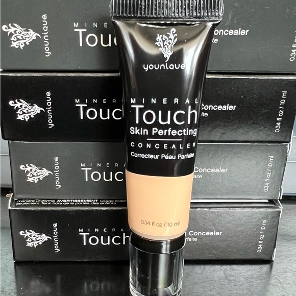 Younique Mineral Touch Skin Perfecting Concealer - Velour - Picture 3 of 3